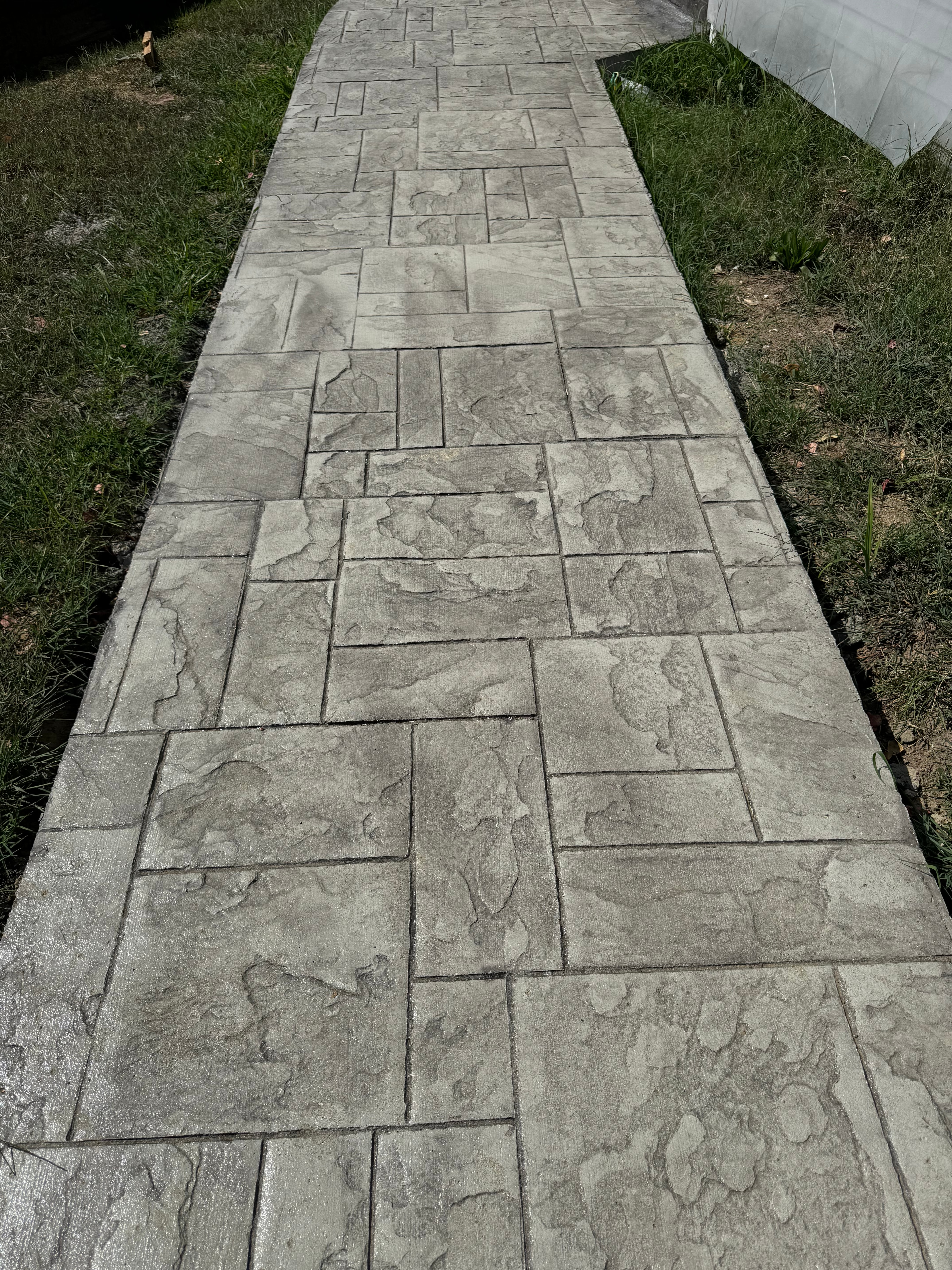 Stamped concrete walkway with ashlar slate pattern in Maryland by Atlantic Construction